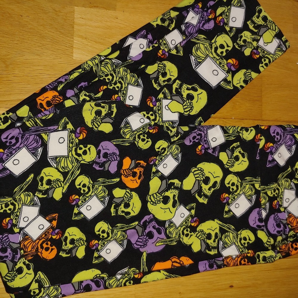 Os Lularoe skull leggings